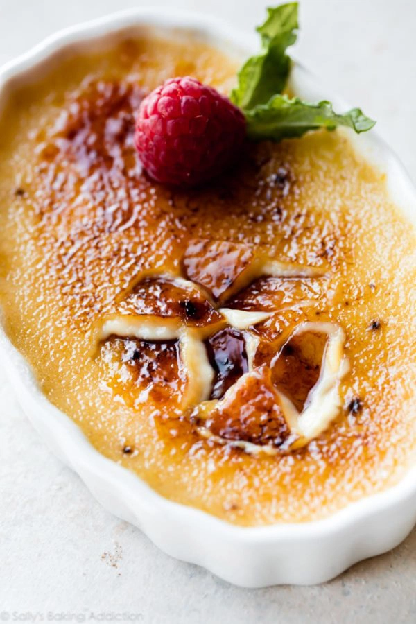 Easy crème brûlée by Sallysbakingaddiction